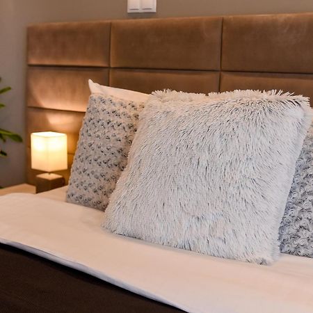 Chic Accommodation With Breathtaking Views Over Calea Victoriei - Your Central Heaven Bucareste Exterior foto
