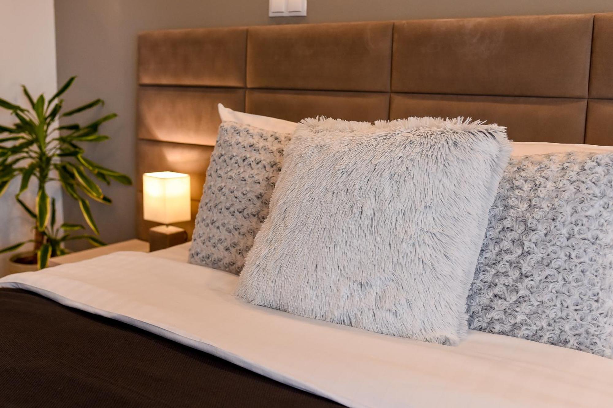 Chic Accommodation With Breathtaking Views Over Calea Victoriei - Your Central Heaven Bucareste Exterior foto